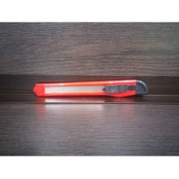 Нож 9 мм пластик